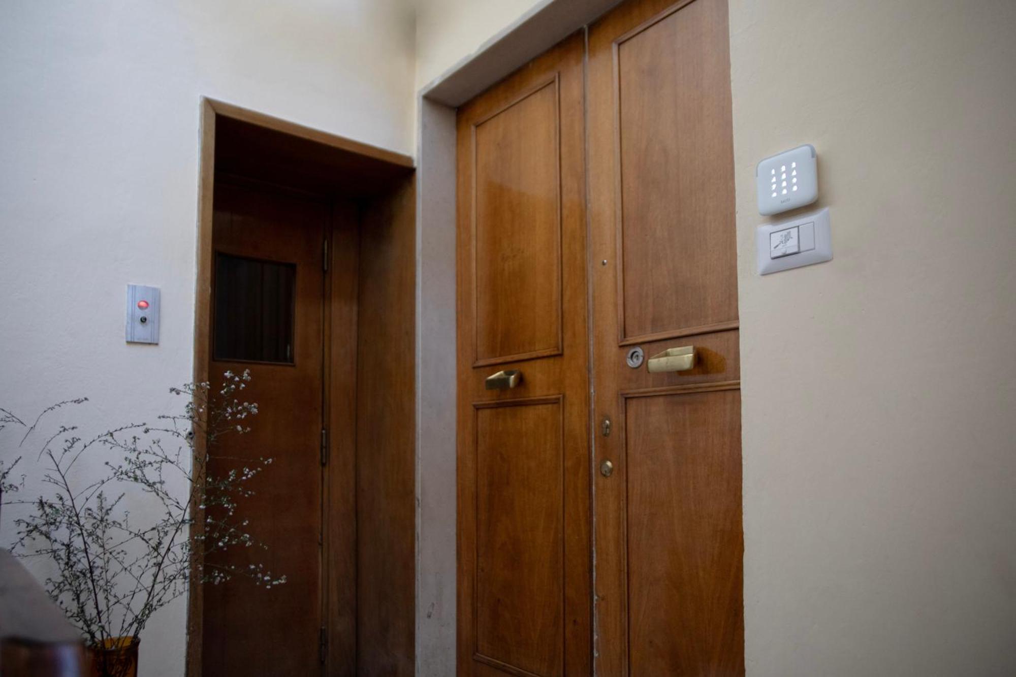 Bob W Ponte Vecchio Apartment Florence Room photo